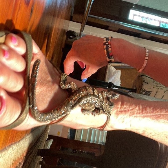 Giuseppe Zanotti heels with metal and Rhinestone articulated gecko on the front. - Picture 4 of 11